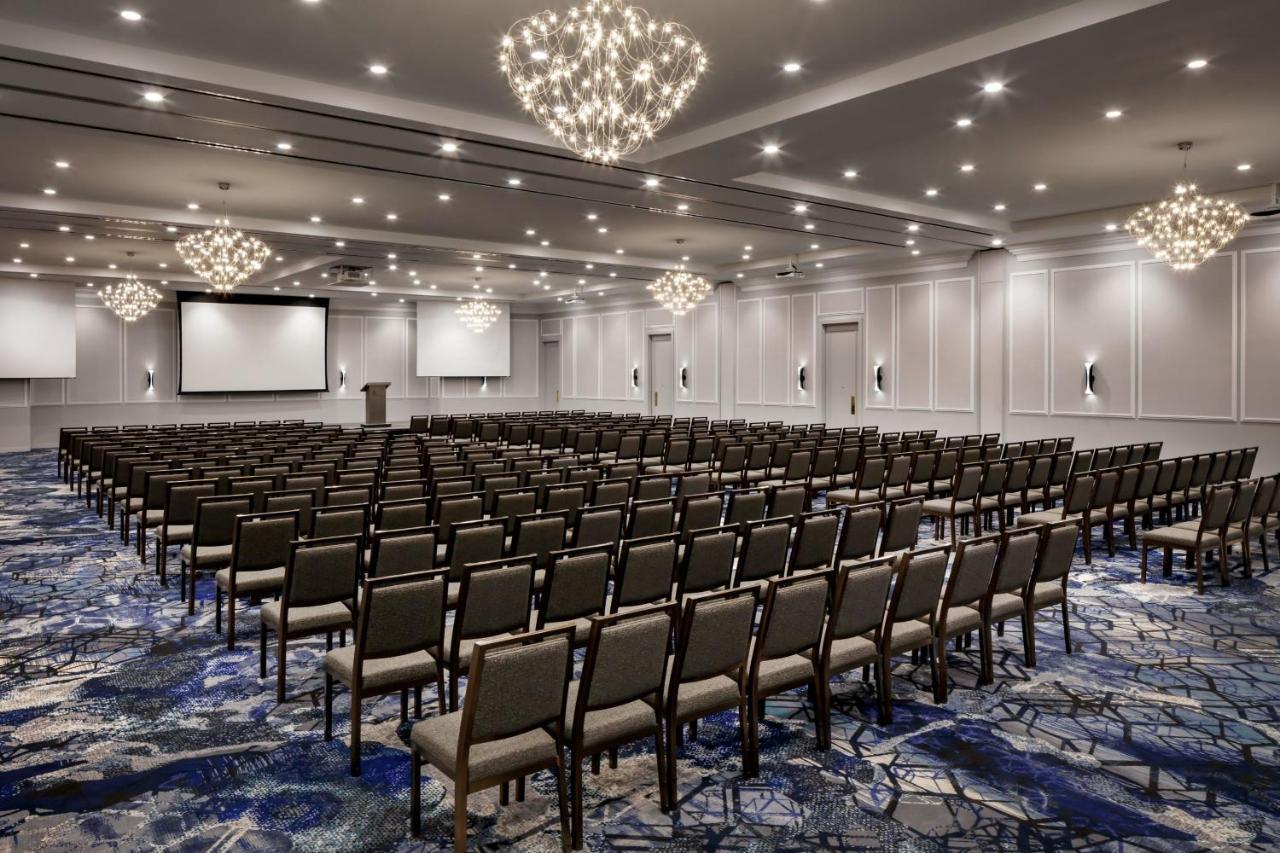 Montreal Marriott Chateau Champlain Exterior photo