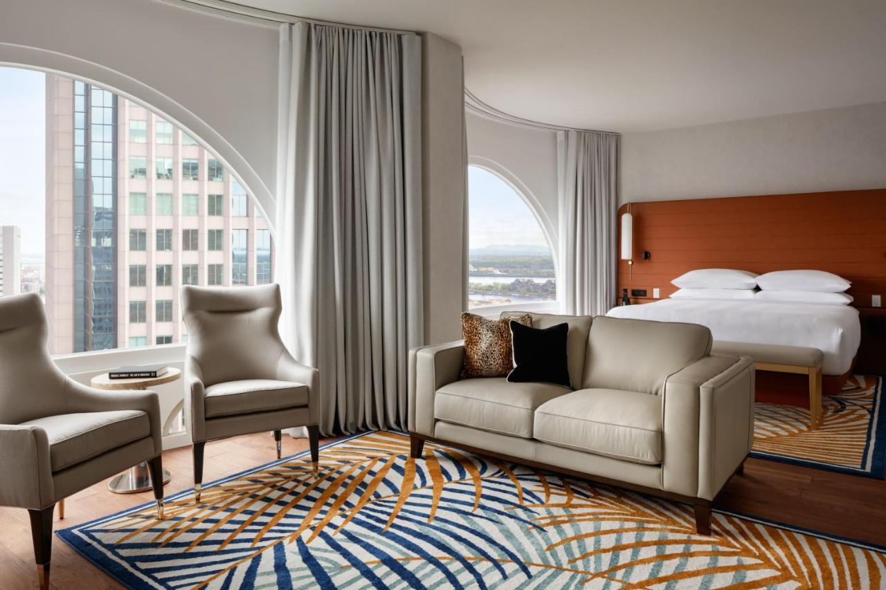 Montreal Marriott Chateau Champlain Exterior photo