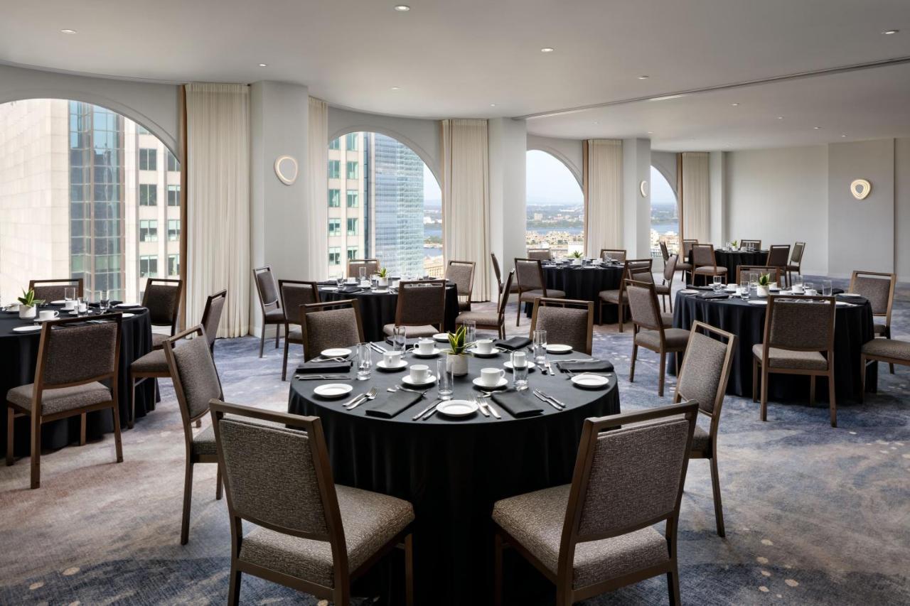 Montreal Marriott Chateau Champlain Exterior photo