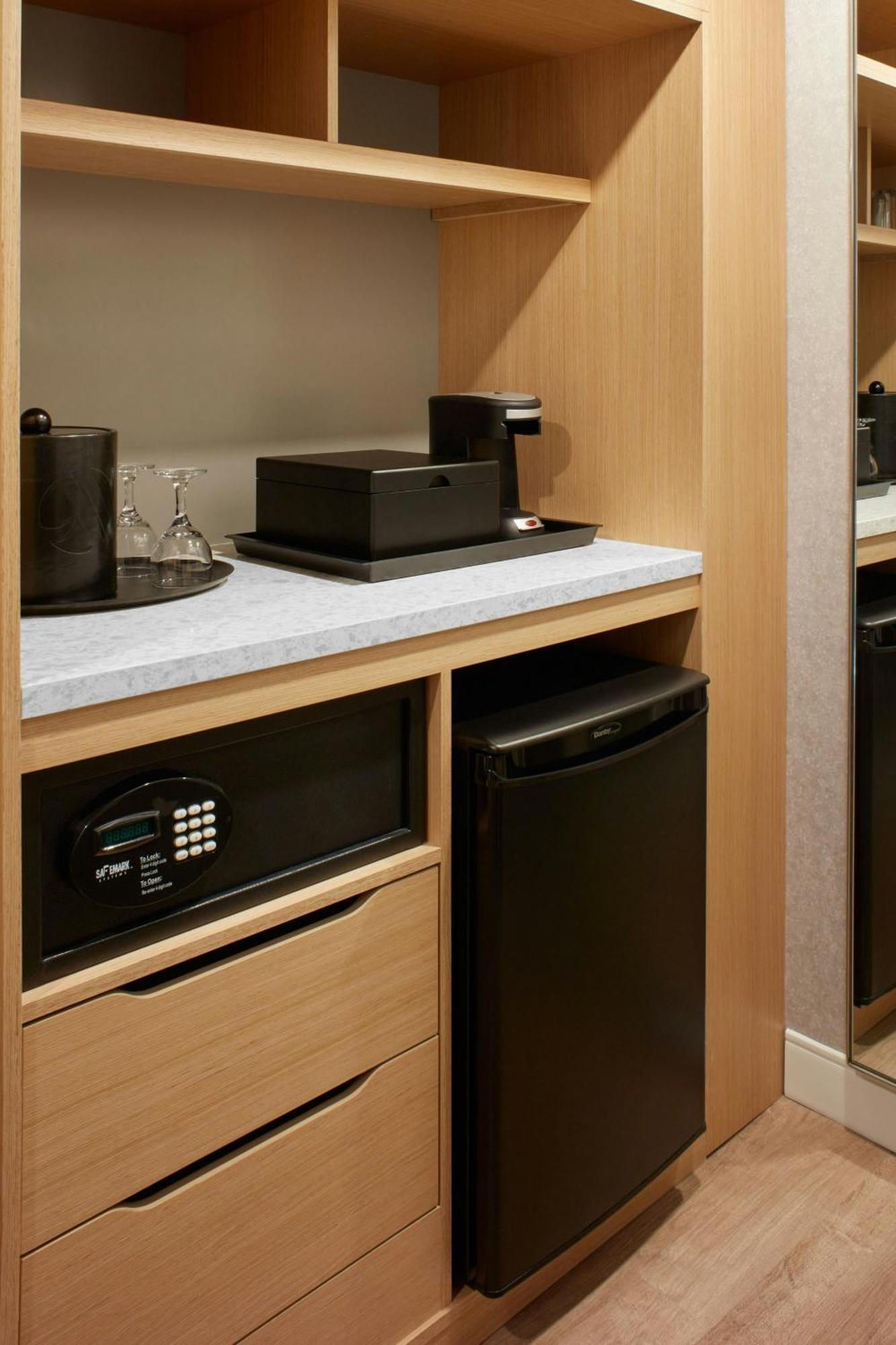 Montreal Marriott Chateau Champlain Exterior photo